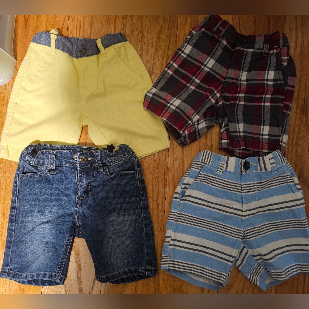 4 pairs boys shorts - size 4T